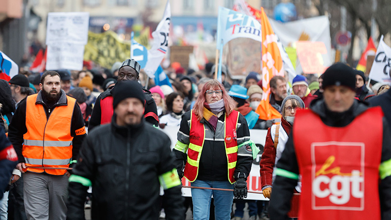 Δεν υποχωρεί η γαλλική κυβέρνηση – «Μη διαπραγματεύσιμη η αύξηση του ορίου ηλικίας συνταξιοδότησης»